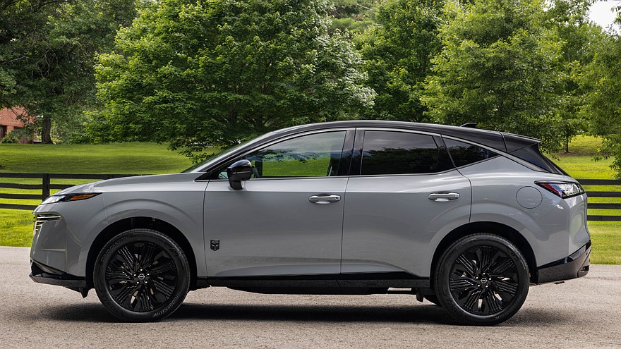 Nissan Murano лишился базовой версии и ощутимо подорожал