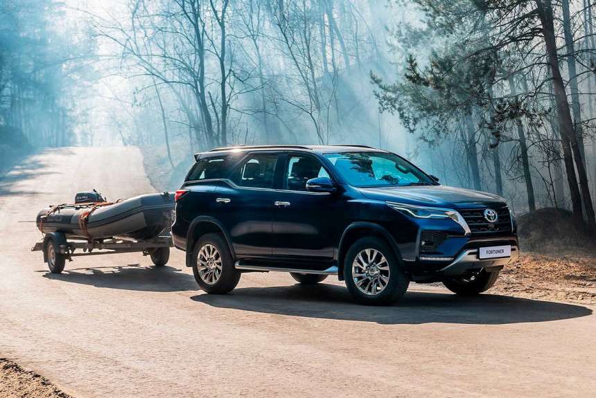 Обновленная Toyota Fortuner с турбодизелем добралась до России Обновленная Toyota Fortuner с турбодизелем добралась до России