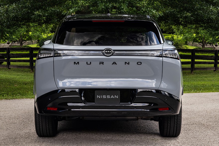 Nissan Murano лишился базовой версии и ощутимо подорожал