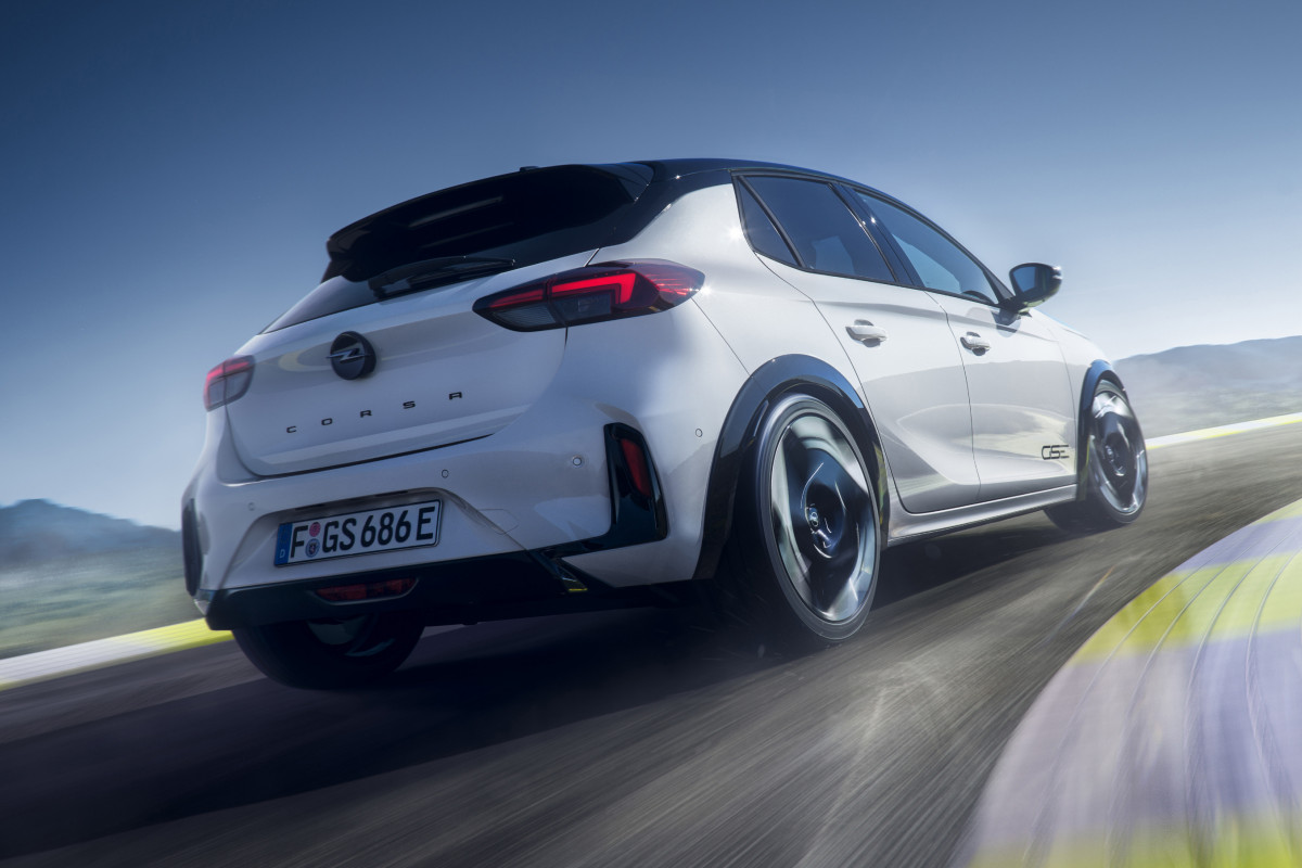 Хэтчбек Opel Corsa получил спортверсию на батарейках