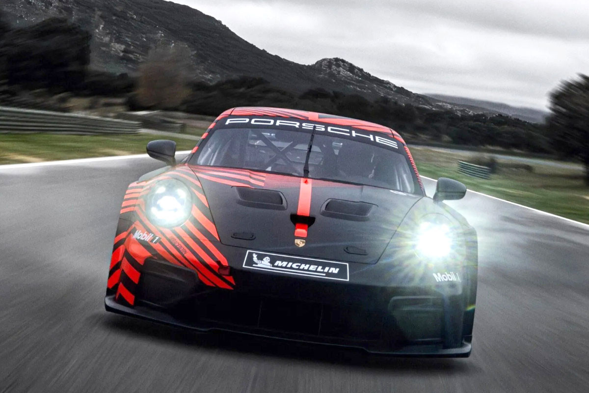 Представлен гоночный Porsche 911 GT4 R