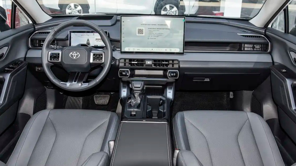 Toyota RAV4: подзаряжаемый гибрид в Японии и продажи Wildlander в Китае