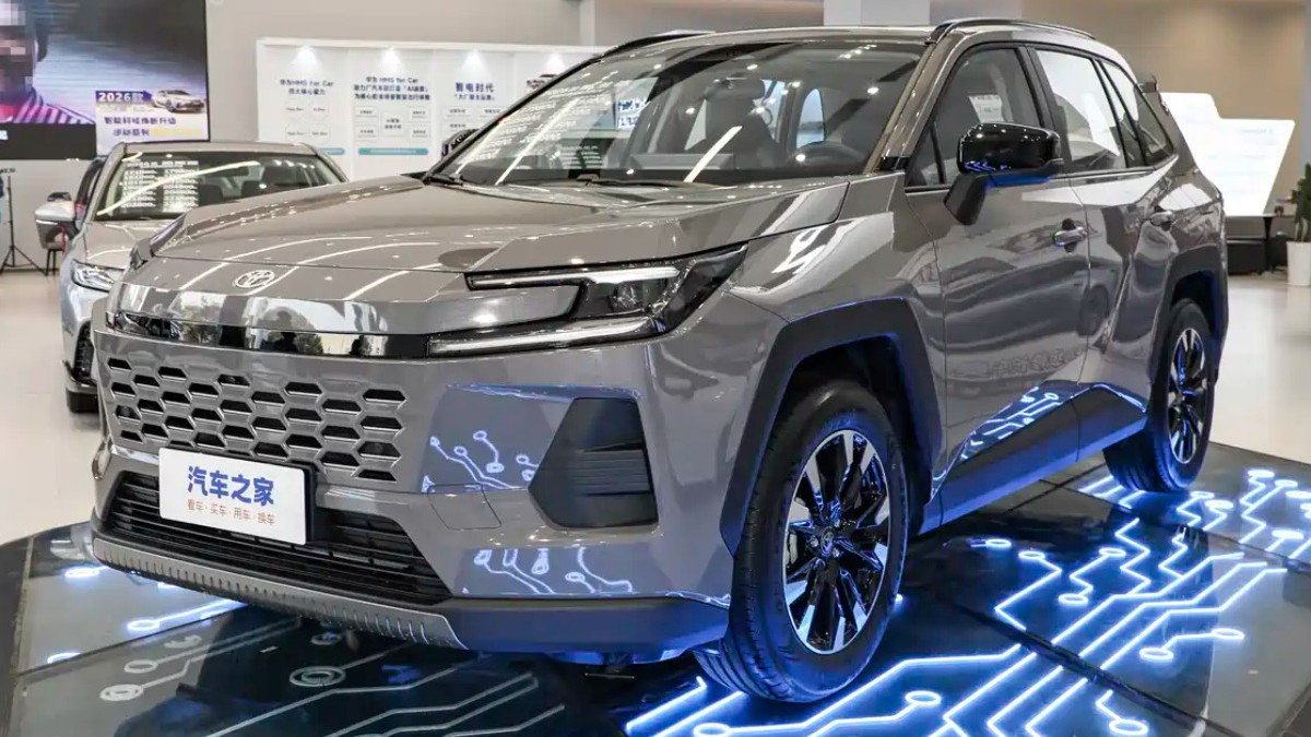 Toyota RAV4: подзаряжаемый гибрид в Японии и продажи Wildlander в Китае