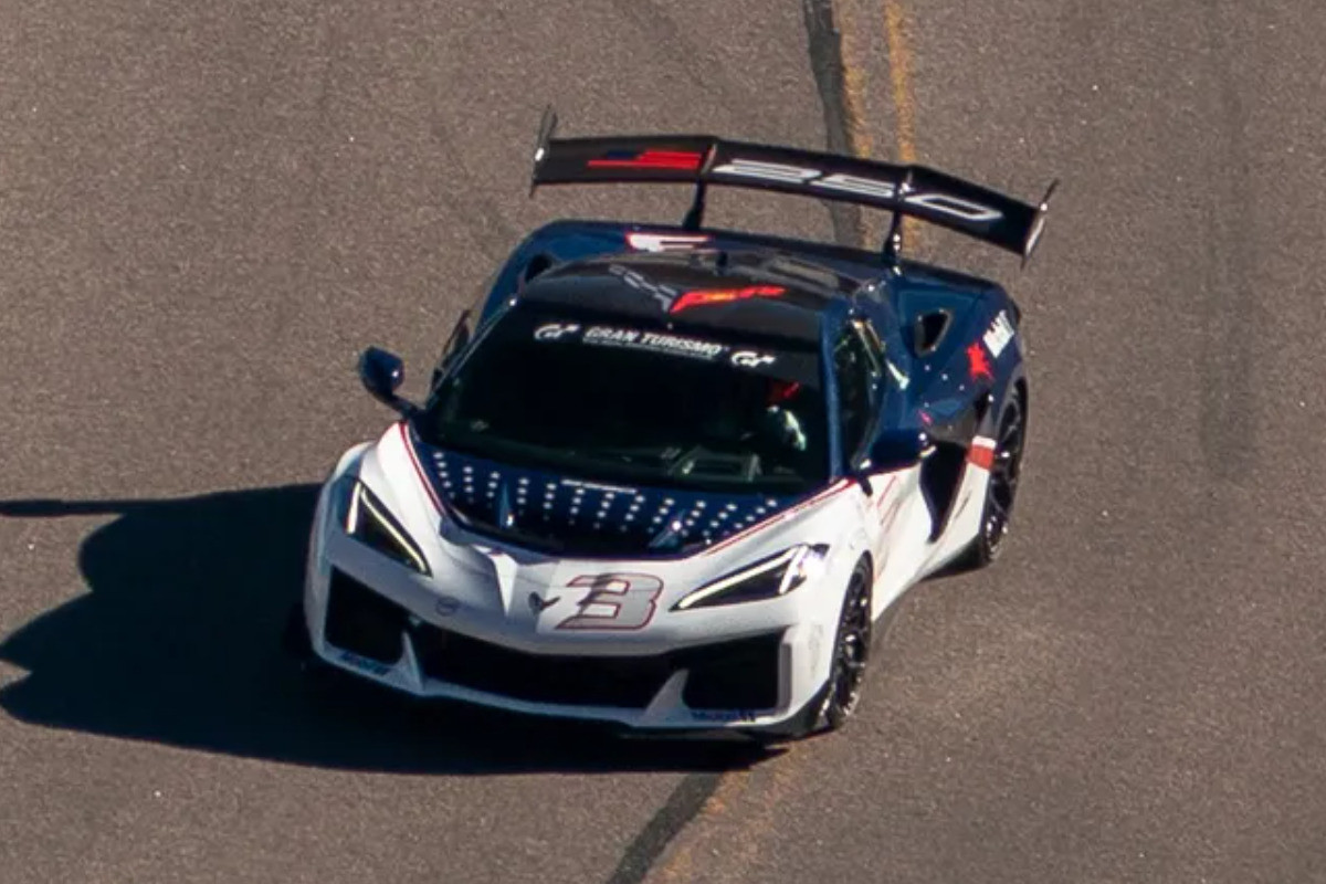 &laquo;Гонка в облака&raquo; на Пайкс-Пик: рекорд Chevrolet Corvette ZR1X и триумф электромобиля Ford