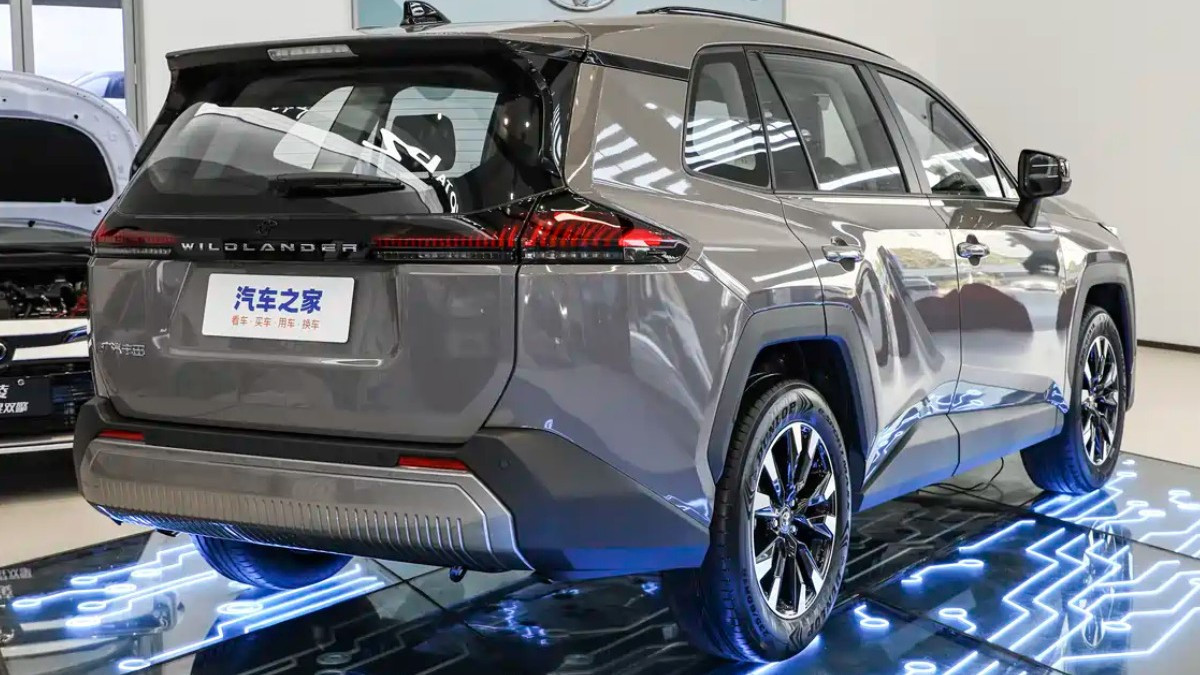 Toyota RAV4: подзаряжаемый гибрид в Японии и продажи Wildlander в Китае