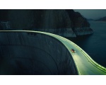 Красивый мост преодолевает Ferrari 