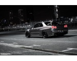 Nissan Skyline GT-R в ночных сумерках 