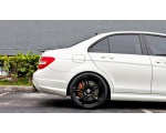 Красивый Mercedes-Benz C63 AMG