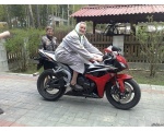 Бабушка за рулём мотоцикла