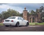 Шикарный и элегантный автомобиль Rolls-Royce Ghost