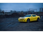 Ярко-жёлтый Chevrolet 