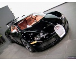 Красивый автомобиль Bugatti Veyron 33