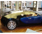 Дорогой автомобиль Bugatti Veyron 65