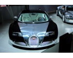 Дорогой автомобиль Bugatti Veyron 76