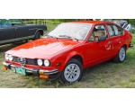 Яркий и гоночный автомобиль Alfa Romeo 83