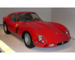 Красивы и шикарный автомобиль Ferrari 48