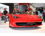 Новый Ferrari в автосалоне 84