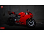 Красный Ducati с девушкой 7