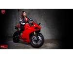 Красный Ducati с девушкой 6