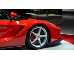Передняя часть бензоэлектрического Ferrari