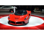 Очень красивый и экономичный автомобиль Ferrari