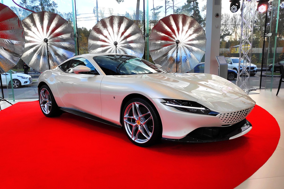 Ferrari в России: дебют моделей F8 и Roma в ожидании кроссовера Ferrari в России: дебют моделей F8 и Roma в ожидании кроссовера
