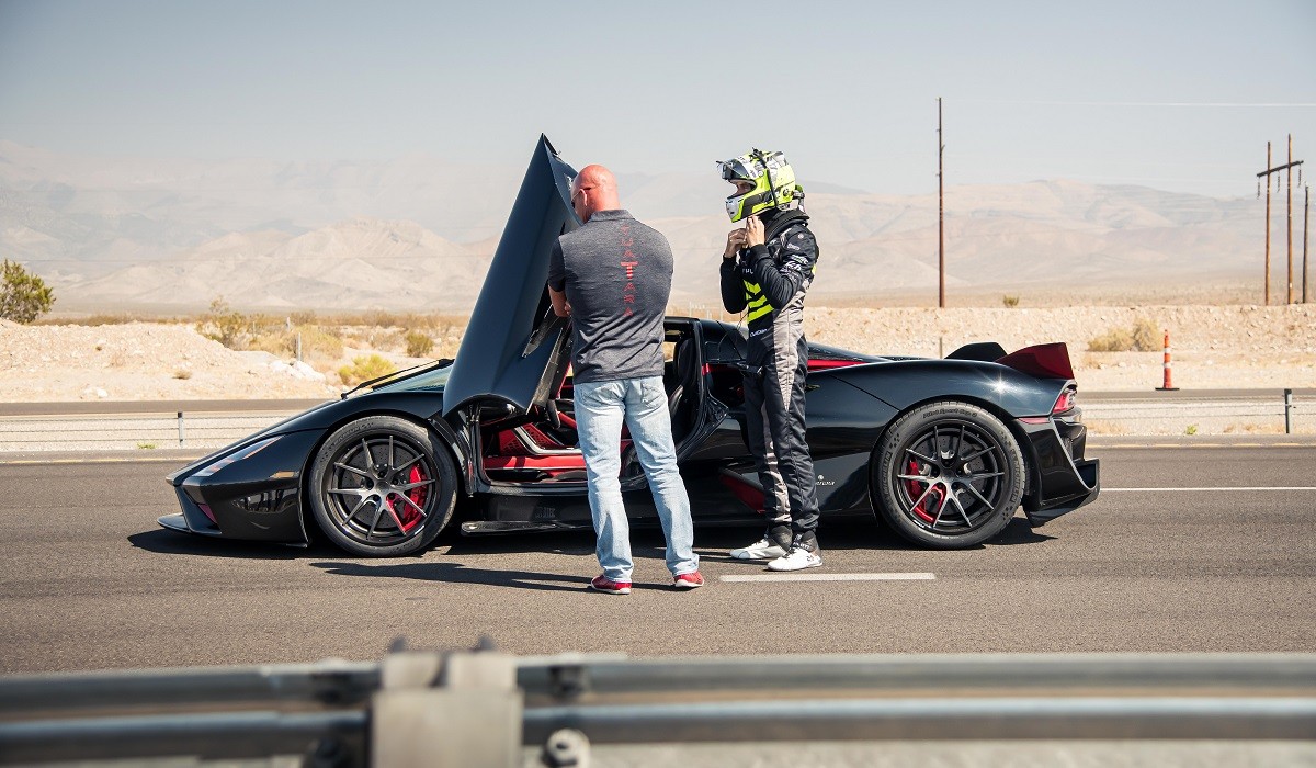 Гиперкар SSC Tuatara установил новый рекорд скорости среди серийных машин