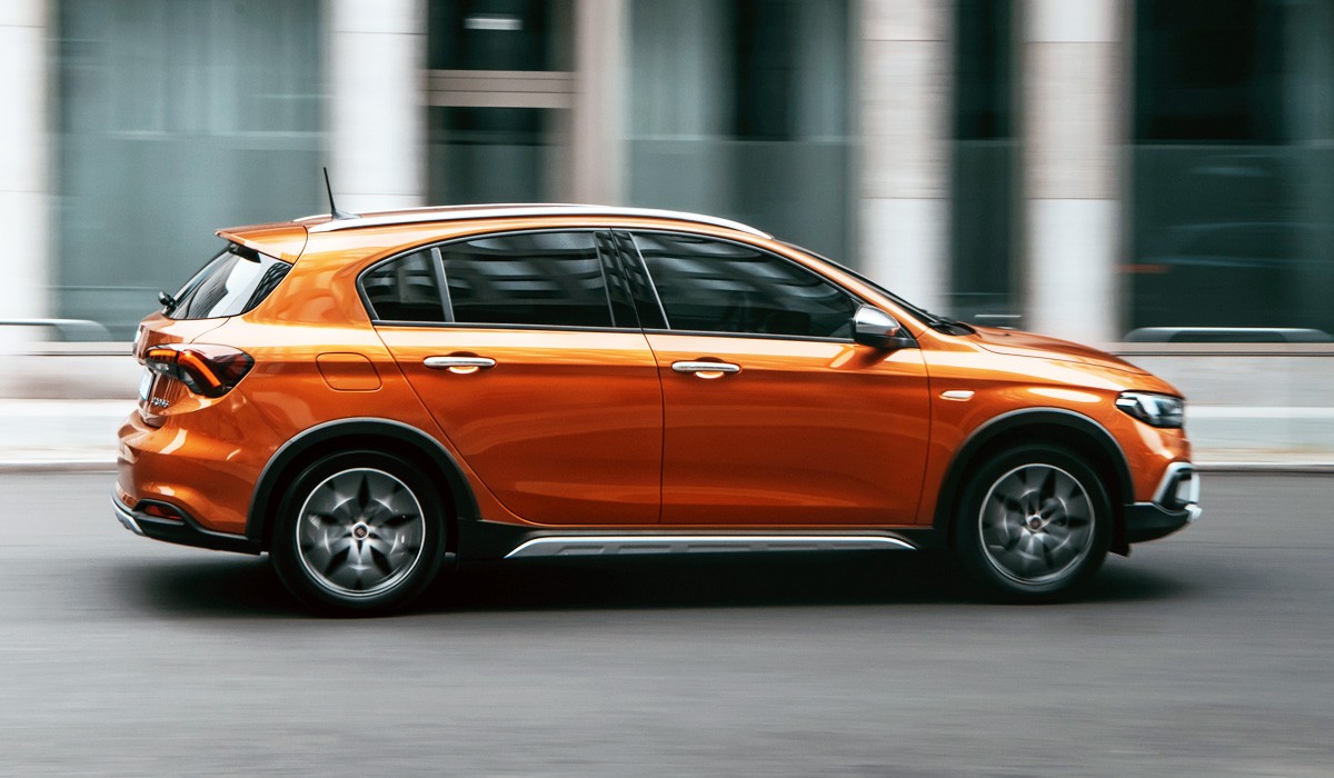 Семейство Fiat Tipo: рестайлинг и Cross-версия Семейство Fiat Tipo: рестайлинг и Cross-версия