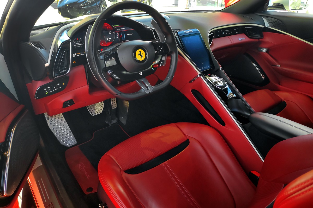 Ferrari в России: дебют моделей F8 и Roma в ожидании кроссовера Ferrari в России: дебют моделей F8 и Roma в ожидании кроссовера
