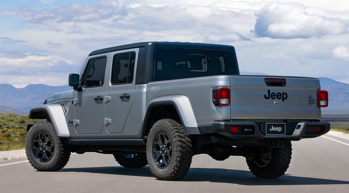 Пикап Jeep Gladiator обзавелся ретроверсией для бездорожья Пикап Jeep Gladiator обзавелся ретроверсией для бездорожья