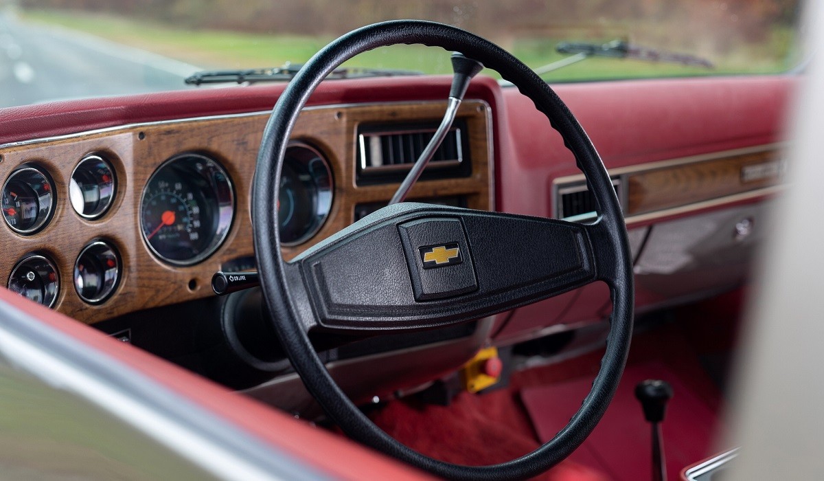 Внедорожник Chevrolet K5 Blazer-E примерил технику электрохэтчбека Внедорожник Chevrolet K5 Blazer-E примерил технику электрохэтчбека