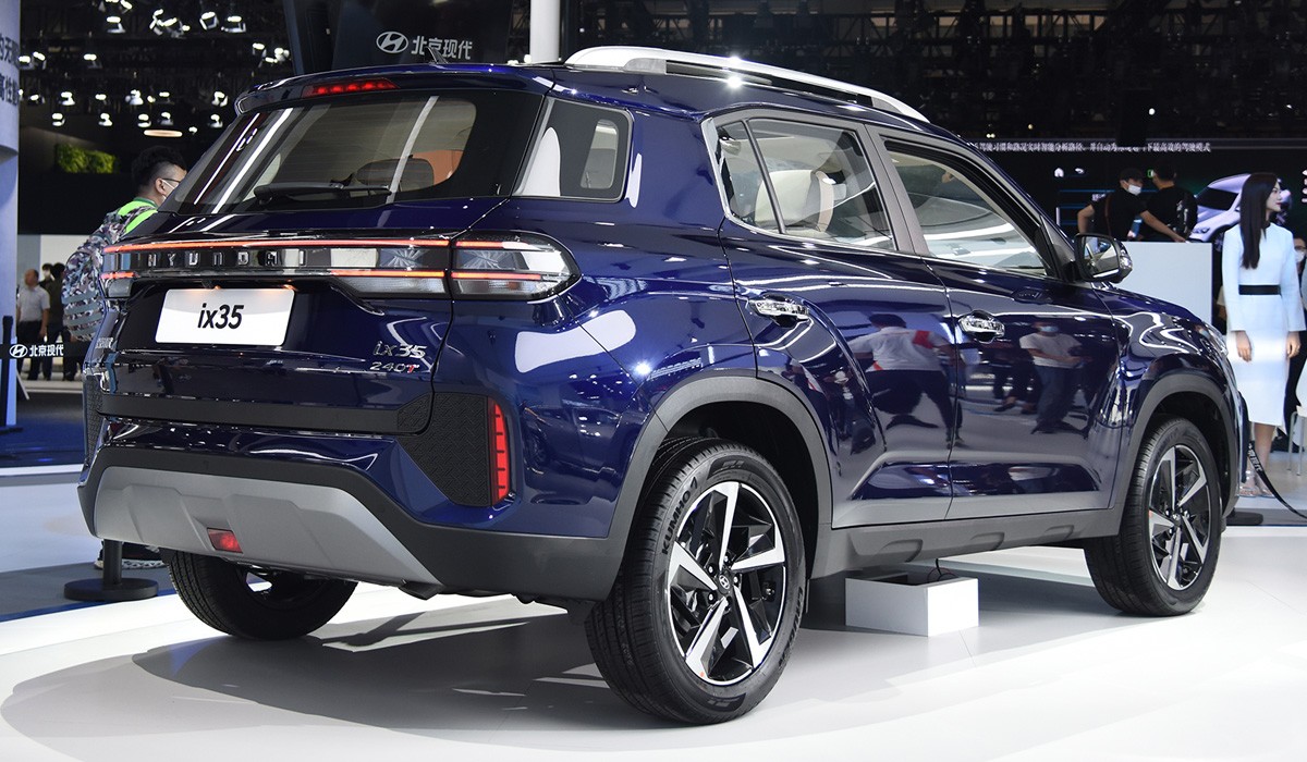 Кроссовер Hyundai ix35 сменил внешность Кроссовер Hyundai ix35 сменил внешность