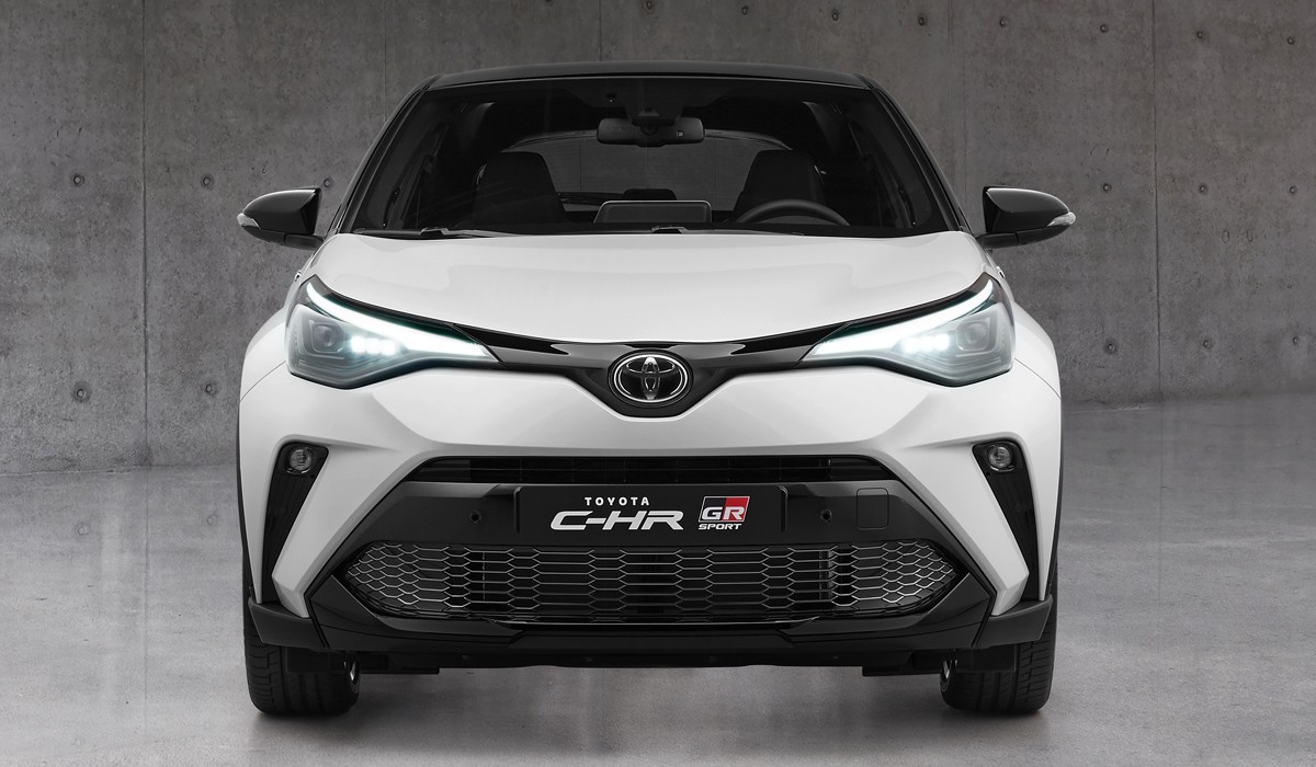 Кроссовер Toyota C-HR: версии «под спорт» и «под люкс» Кроссовер Toyota C-HR: версии «под спорт» и «под люкс»