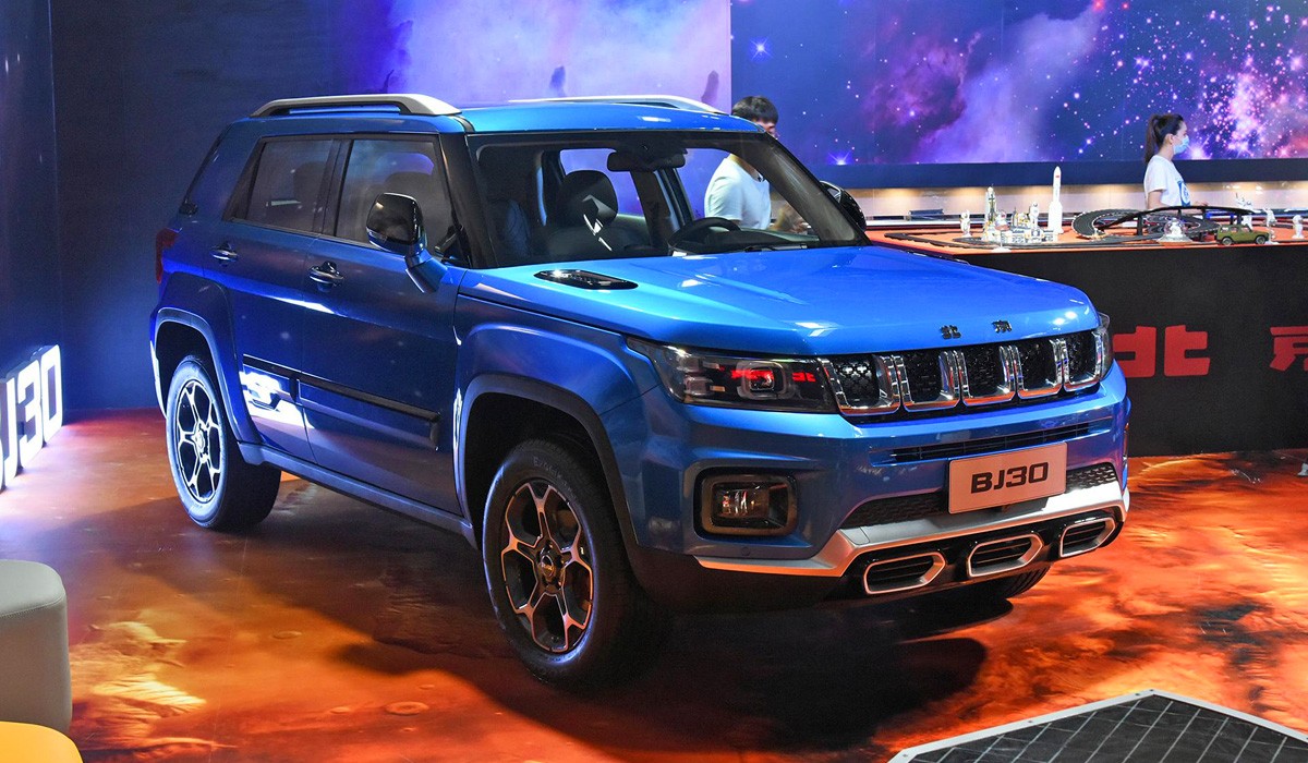 Кроссовер Beijing BJ30 примерил фирменный стиль марки