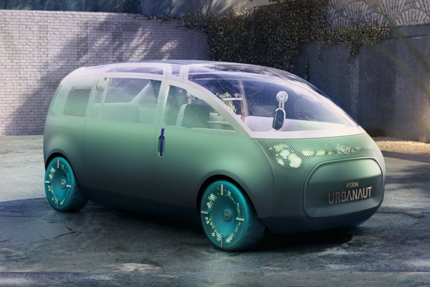 Mini Vision Urbanaut стал первым электрическим однообъемником бренда