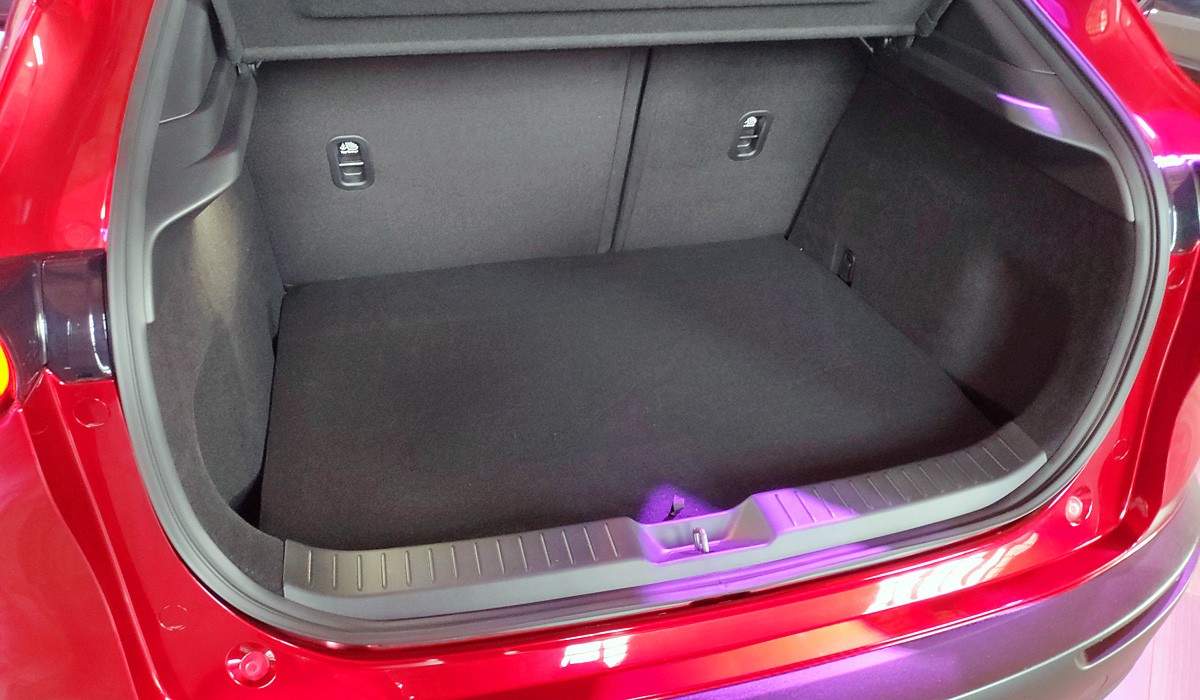 Mazda в России: выход паркетника CX-30 и перспективы Mazda в России: выход паркетника CX-30 и перспективы