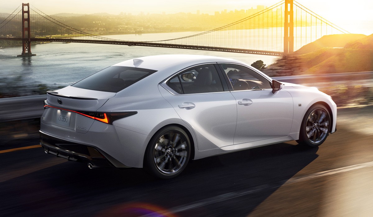 Новый Lexus IS для Японии: гибрид и Mode Black Новый Lexus IS для Японии: гибрид и Mode Black