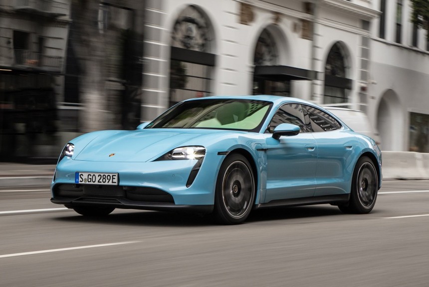 Porsche Taycan прошел сертификацию в России и заметно подешевел Porsche Taycan прошел сертификацию в России и заметно подешевел