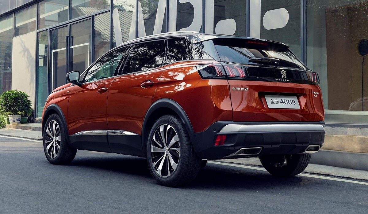 Паркетник Peugeot 4008 перенес ожидаемый рестайлинг Паркетник Peugeot 4008 перенес ожидаемый рестайлинг