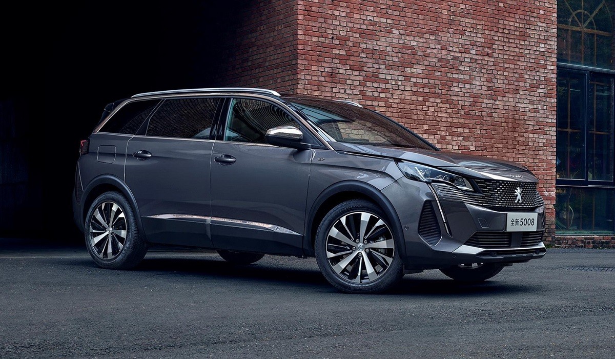 Паркетник Peugeot 4008 перенес ожидаемый рестайлинг Паркетник Peugeot 4008 перенес ожидаемый рестайлинг