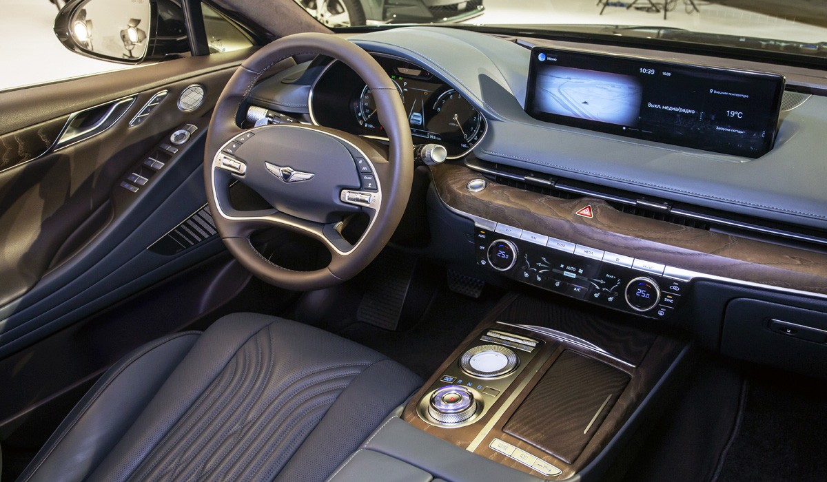 Седан Genesis G80 и кроссовер GV80: цены в России Седан Genesis G80 и кроссовер GV80: цены в России