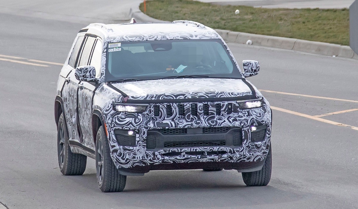 Новый Jeep Grand Cherokee засветился в камуфляже Новый Jeep Grand Cherokee засветился в камуфляже