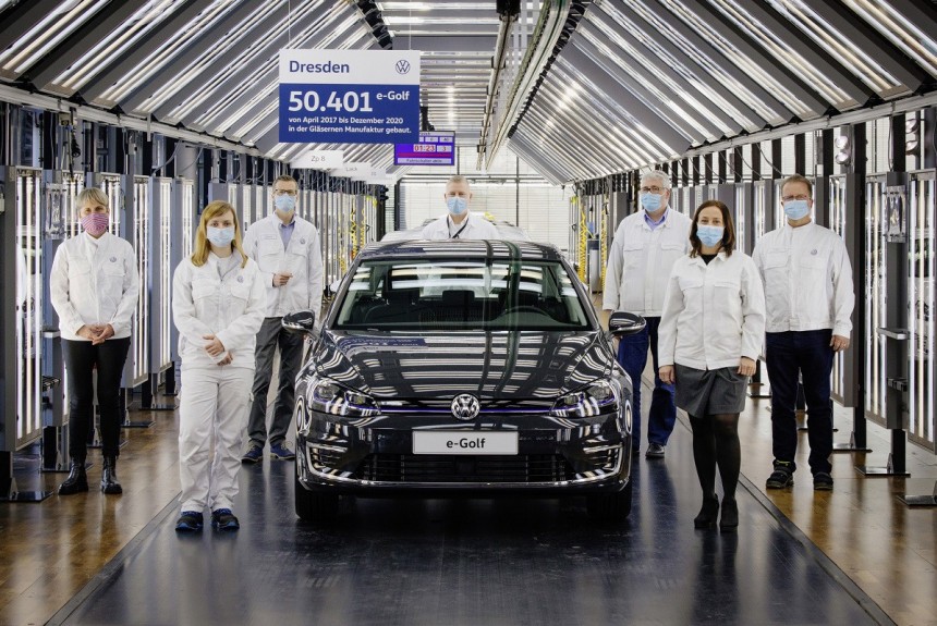 Последний электрический Volkswagen e-Golf сошел с конвейера Последний электрический Volkswagen e-Golf сошел с конвейера