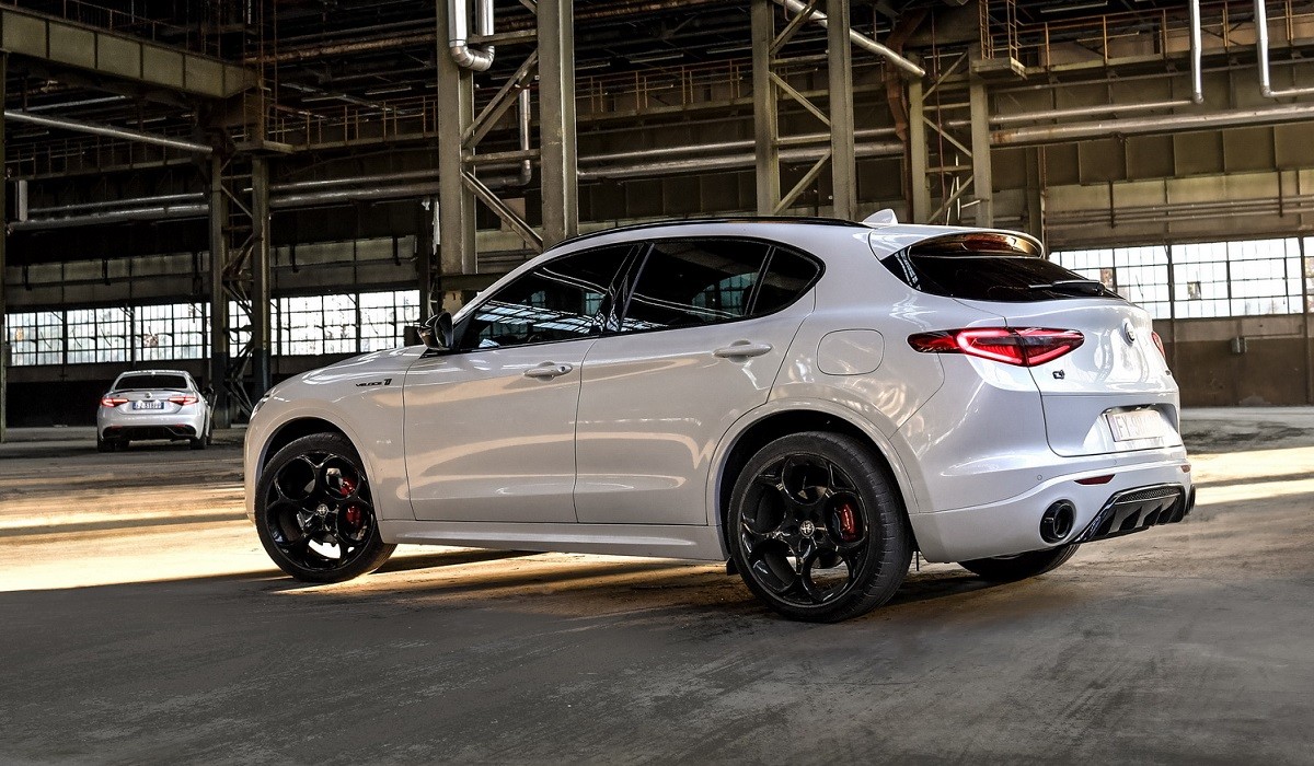 Alfa Romeo Stelvio Veloce Ti примерил образ топ-версии Quadrifoglio Alfa Romeo Stelvio Veloce Ti примерил образ топ-версии Quadrifoglio