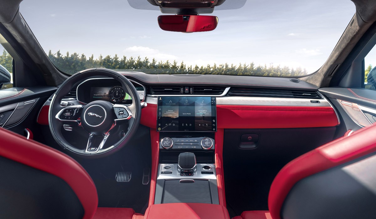 Объявлены цены на обновленные кроссоверы Jaguar F-Pace