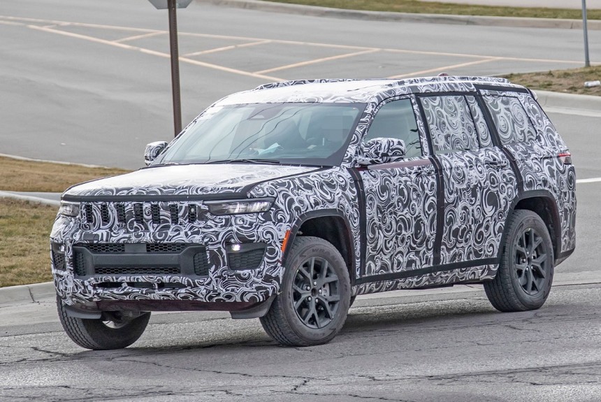 Новый Jeep Grand Cherokee засветился в камуфляже Новый Jeep Grand Cherokee засветился в камуфляже
