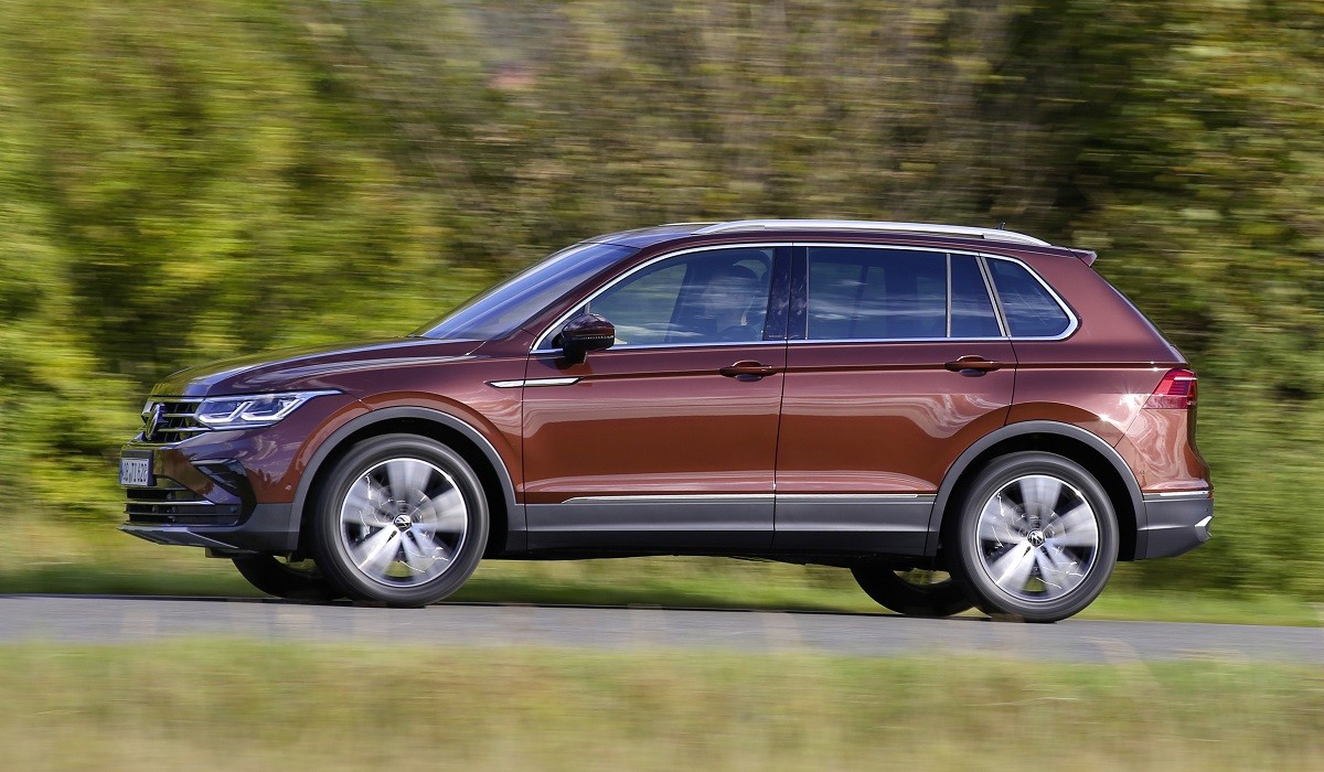 Обновленный Volkswagen Tiguan выходит на российский рынок: объявлены цены