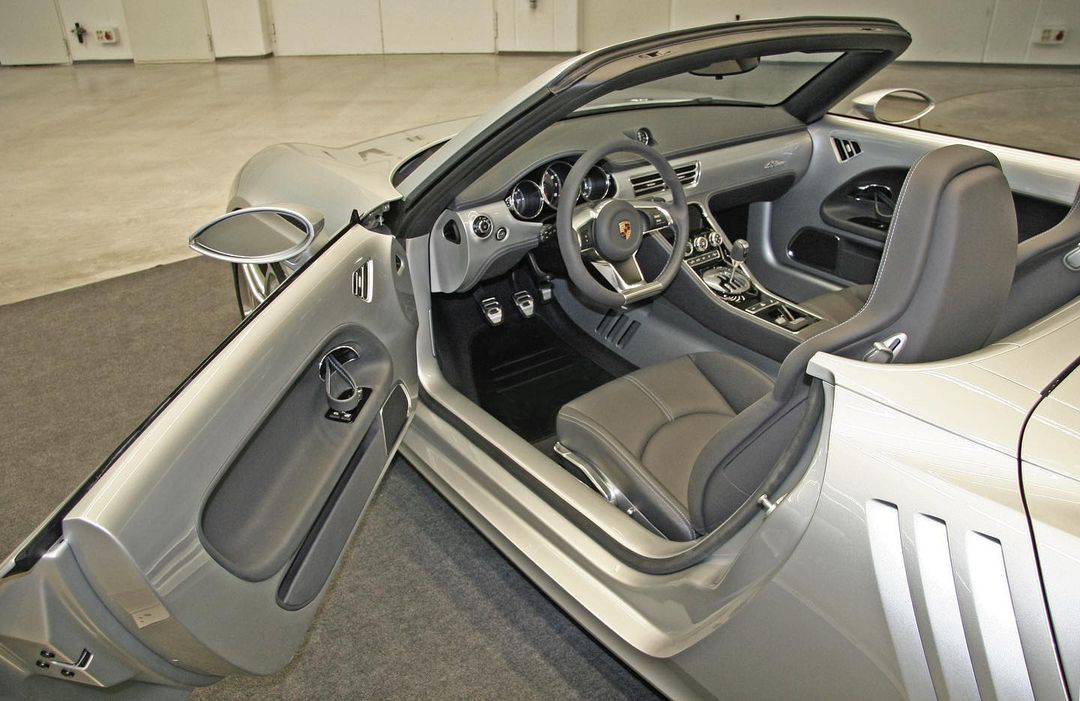 Посмотрите какой салон получил родстер Porsche 55One Посмотрите какой салон получил родстер Porsche 55One