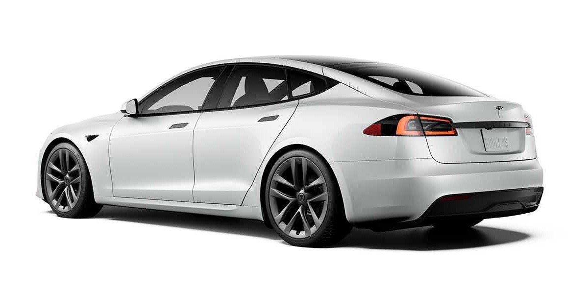 Обновленные Tesla Model S и Model X: три мотора и штурвал вместо руля Обновленные Tesla Model S и Model X: три мотора и штурвал вместо руля