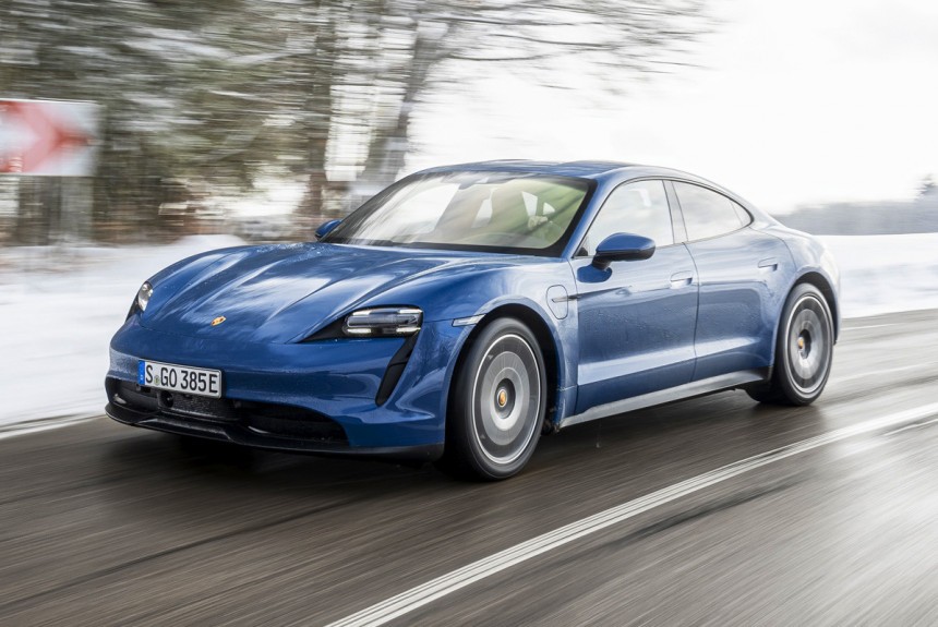 В России появится базовый Porsche Taycan: объявлена цена